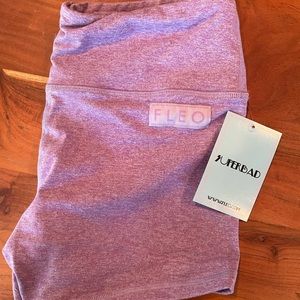 NWT fleo HR shorts Sz L